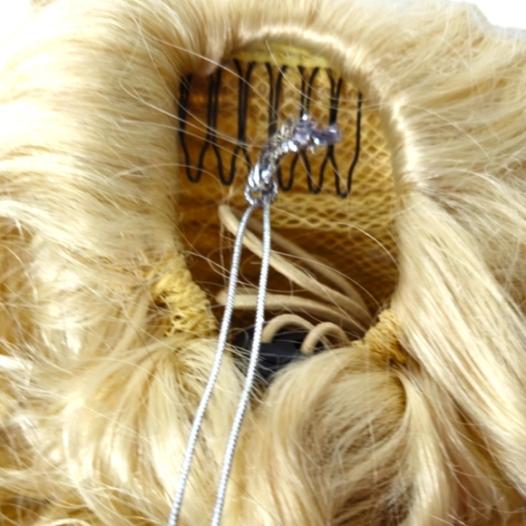 *H25480 NWT Yellowtail Yaky Blond Wavely Ponytail - Picture 2 of 8